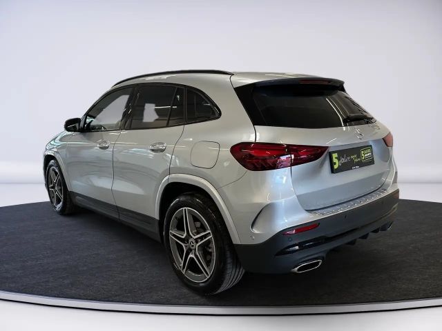 Mercedes-Benz GLA 180 AMG Line