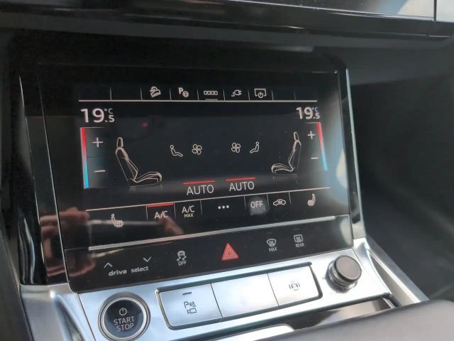 Audi Q8 e-tron 50 Business Quattro