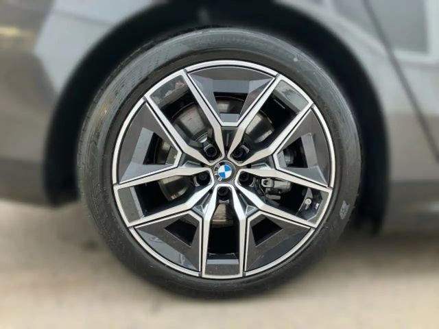 BMW i5 eDrive40