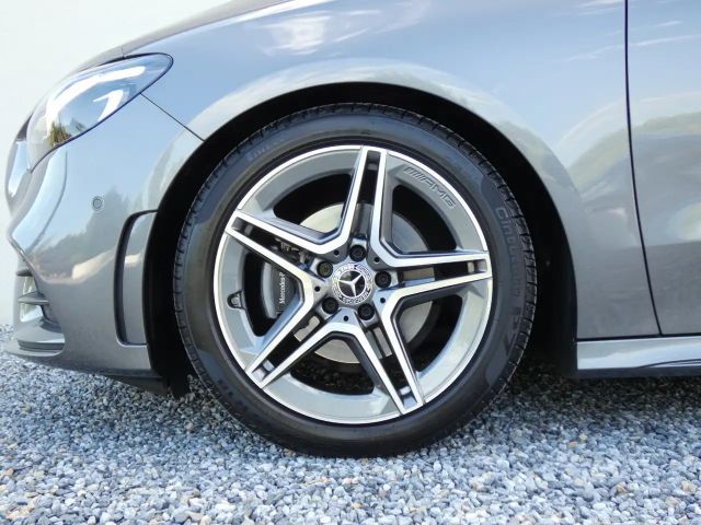 Mercedes-Benz B 180 AMG Line Sedan