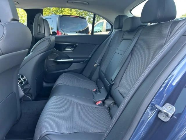 Mercedes-Benz C 180 AVANTGARDE Sedan