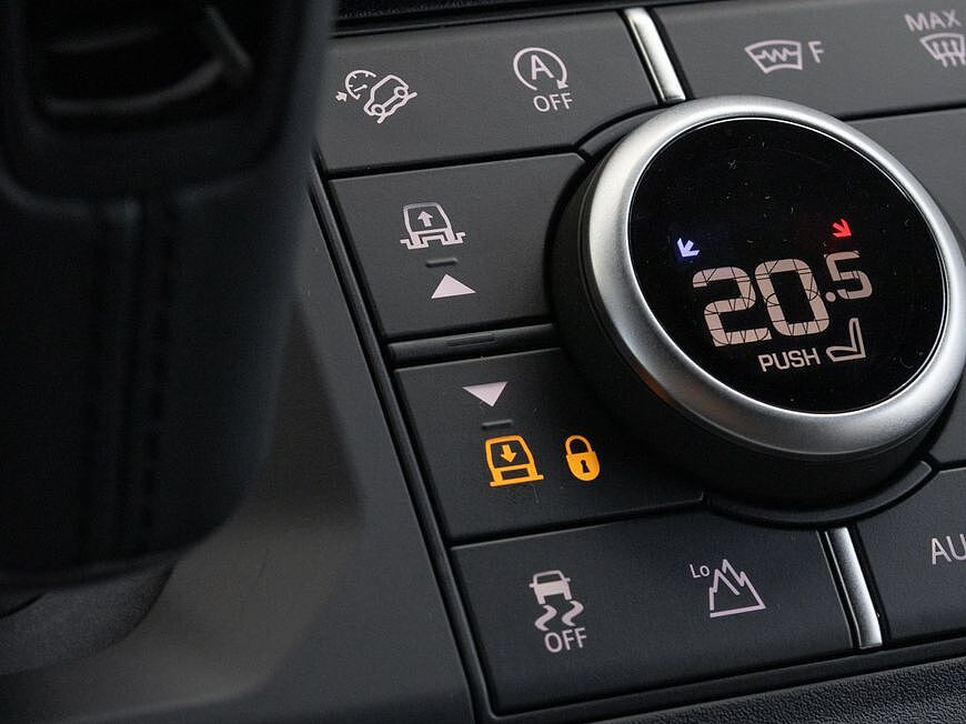 Land Rover Defender 110 Dynamic SE