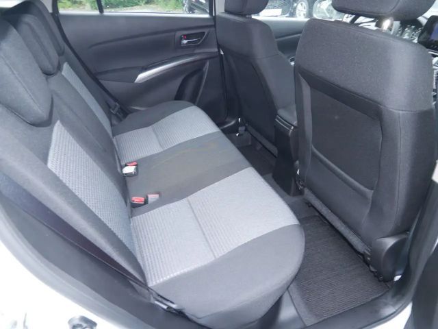 Suzuki S-Cross Hybrid