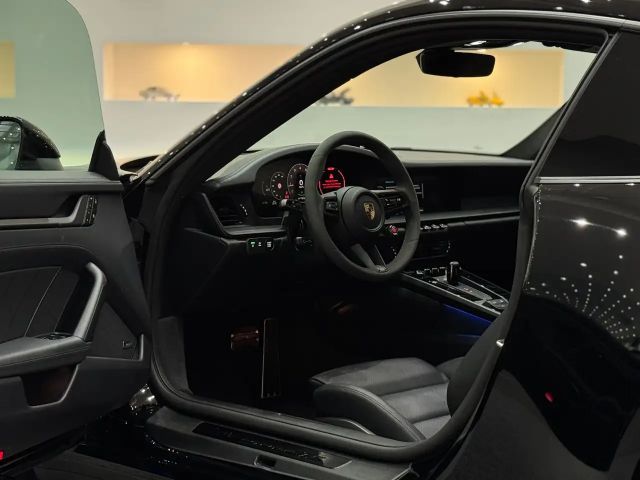 Porsche 992 Black Edition Coupé GTS