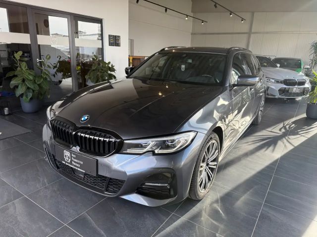 BMW 330 330e M-Sport xDrive