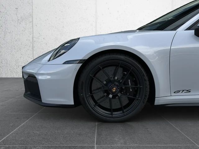 Porsche 992 4 Cabrio GTS Targa