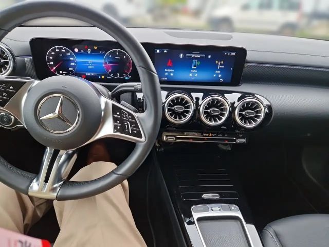 Mercedes-Benz CLA 180 CLA 180 d Shooting Brake