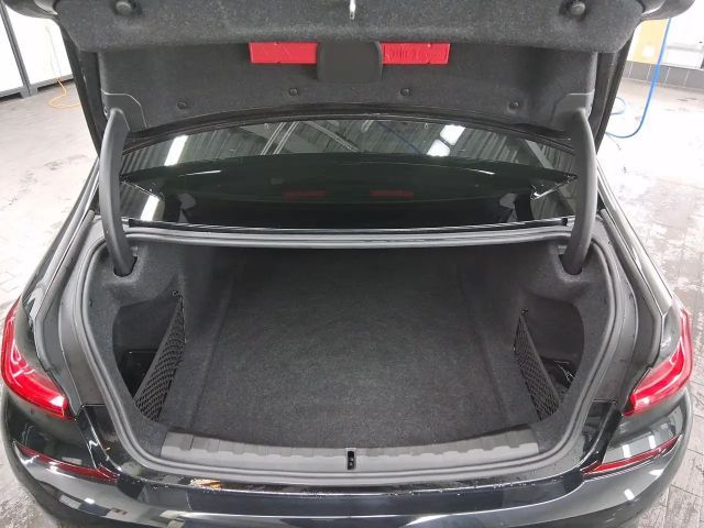 BMW 320 320i M-Sport Sedan xDrive