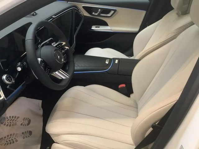 Mercedes-Benz E 200 AMG Line Sedan