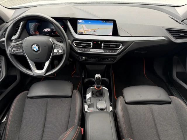 BMW 118 118i Sedan Sport Line