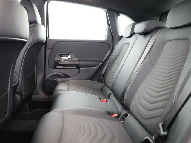 Mercedes-Benz B 180 B 180 d Sedan