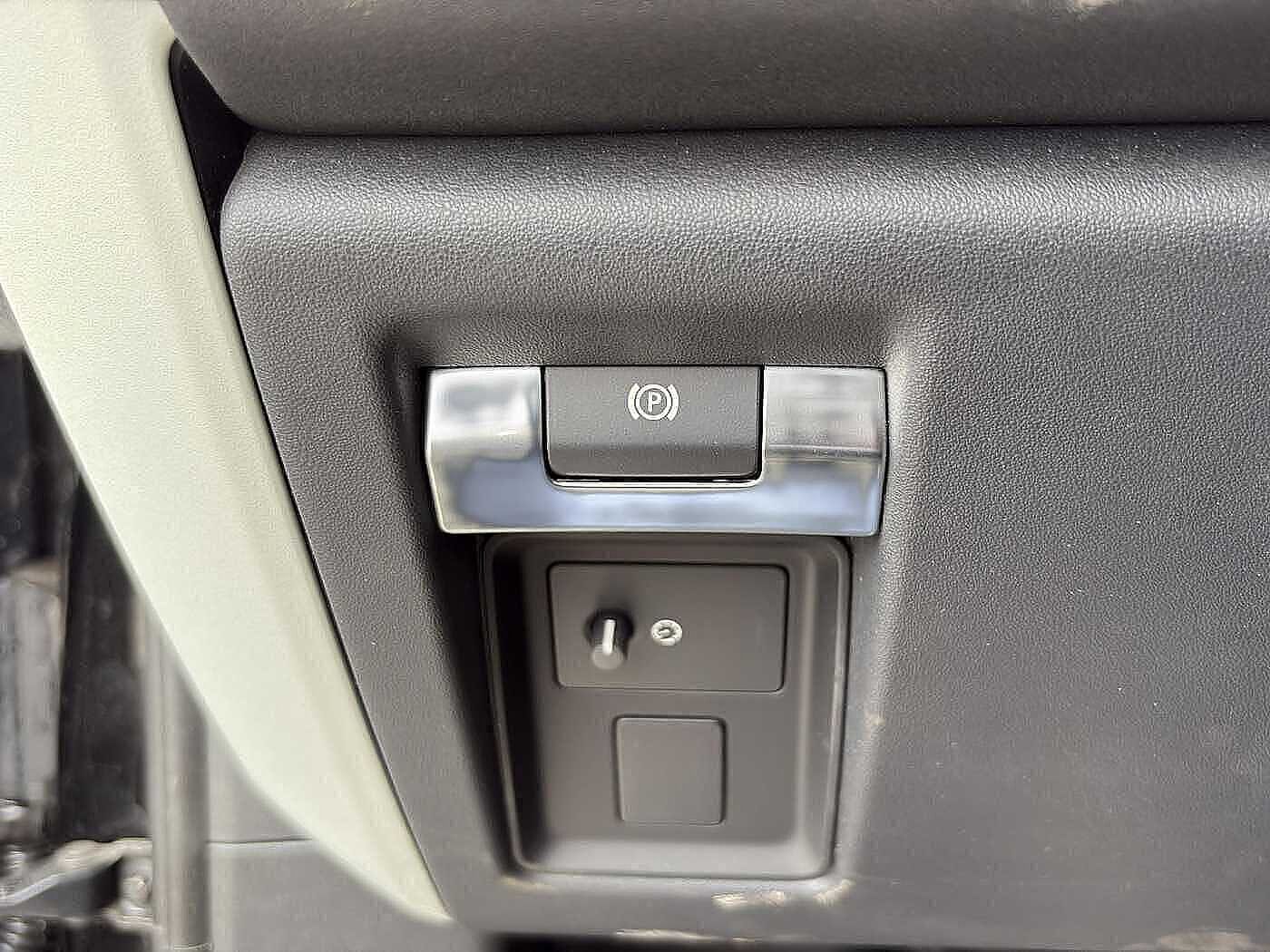 Land Rover Defender 110 S