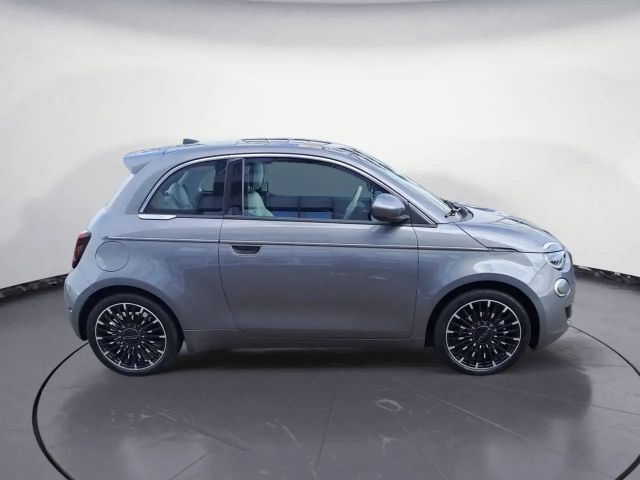 Fiat 500e La Prima