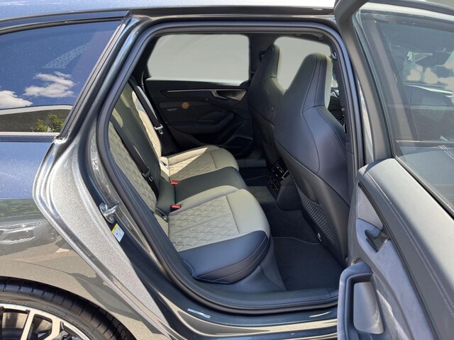 Audi A6 Avant Quattro S-Tronic