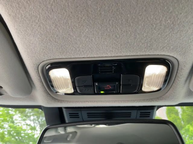 Toyota Yaris 1.5 HSD 116 PS B&W **Sondermodell**