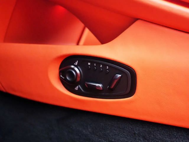 Aston Martin DB12 Volante Californian Poppy Carbonbremse  B&W