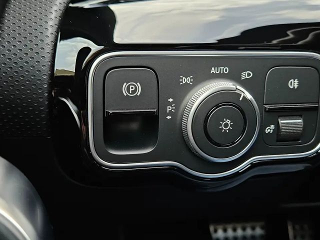 Mercedes-Benz A 200 A 200 d AMG Line Hatchback