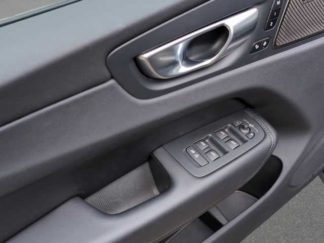 Volvo XC60 Dark Plus