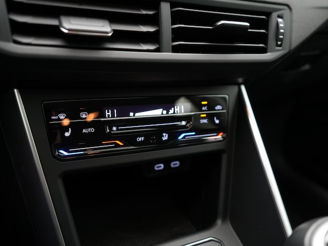 Volkswagen Polo Polo Active  NAVI PANO LED SHZ