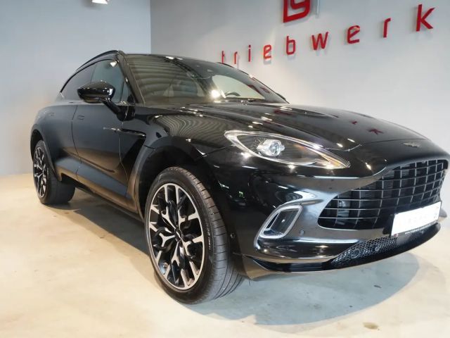 Aston Martin DBX V8