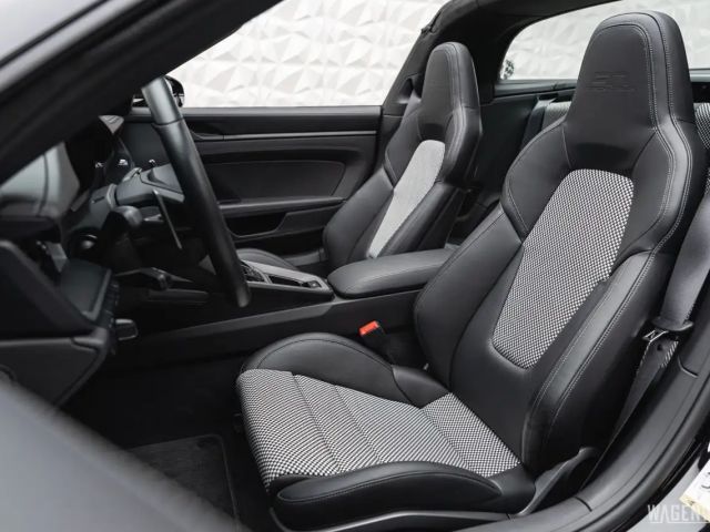 Porsche 992 4 Cabrio GTS Targa