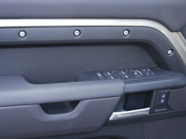 Land Rover Defender 110 Dynamic SE