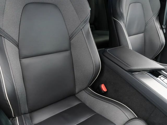 Volvo XC60 AWD Dark Plus