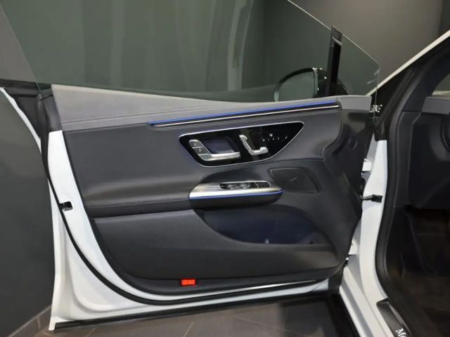 Mercedes-Benz EQE 300 AMG Line Sedan