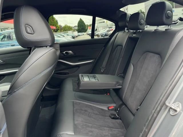 BMW 320 320d M-Sport Sedan xDrive