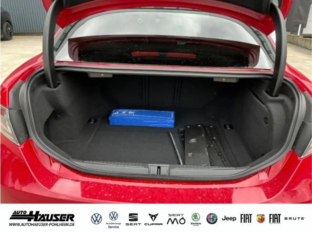 Alfa Romeo Giulia AT8 Q4 Turbo