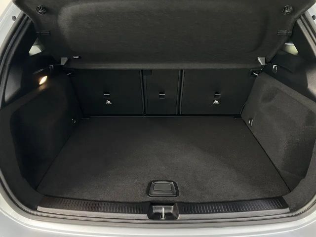 Mercedes-Benz B 200 Progressive Sedan