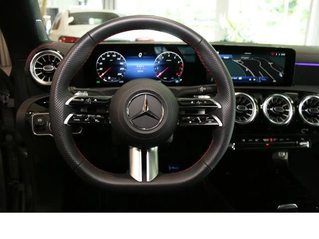 Mercedes-Benz CLA 200 AMG Line