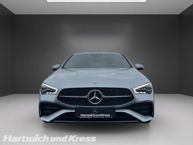 Mercedes-Benz CLA 200 AMG Line Sedan