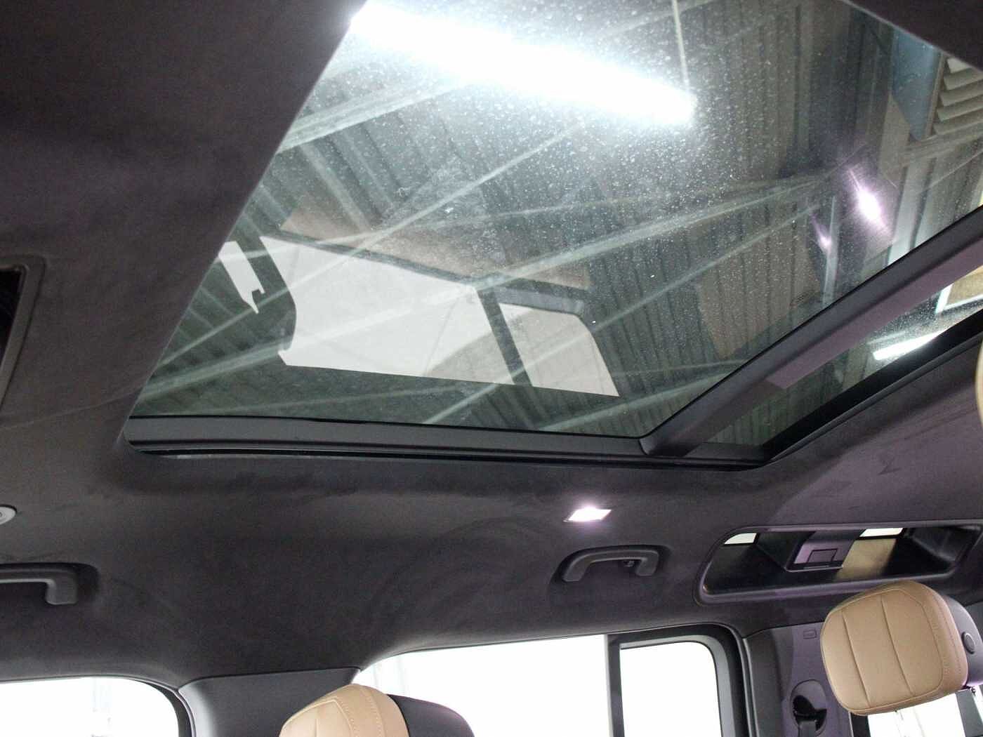 Land Rover Defender 110