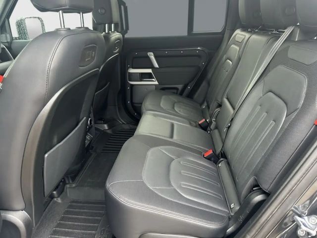 Land Rover Defender 110 D250 Dynamic SE