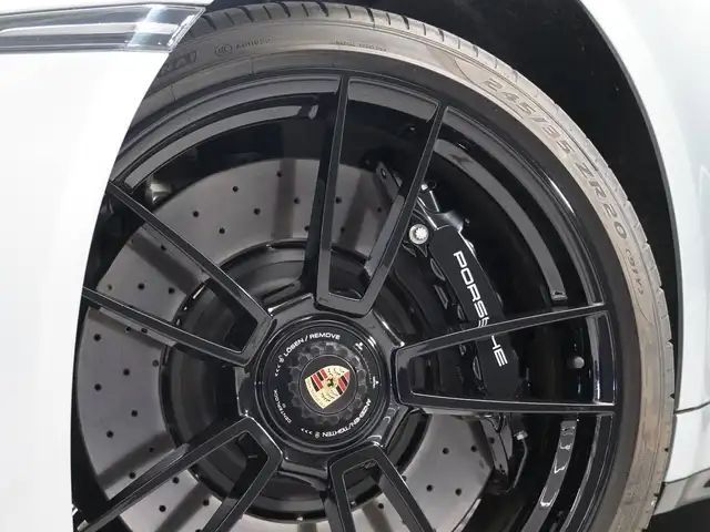 Porsche 992 4 Cabrio GTS Targa