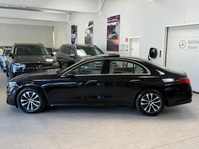 Mercedes-Benz E 200 AVANTGARDE Sedan