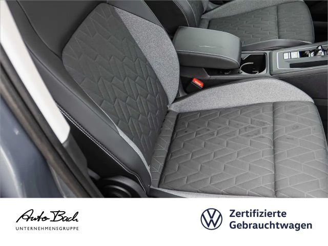 Volkswagen Golf 1.5 eTSI DSG Variant