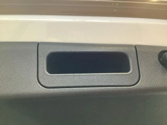 Mercedes-Benz E 200 4MATIC AVANTGARDE Sedan