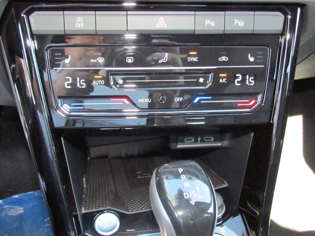 Volkswagen T-Roc T-Roc 1.5 R-Line RFK IQ Alu TWA SHZ AppC uvm.