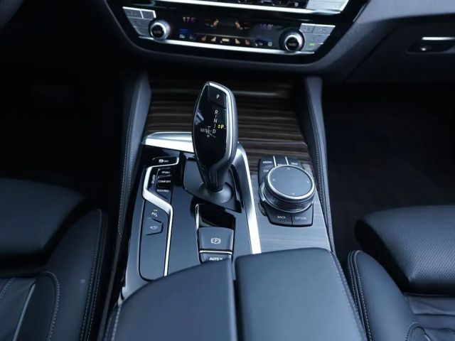 BMW 540 540i Luxury Line Sedan xDrive