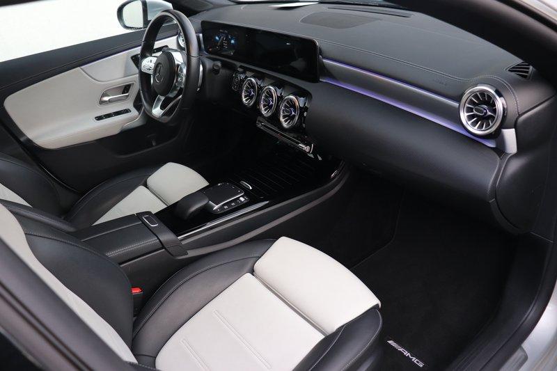 Mercedes-Benz CLA 200 AMG Line Sedan