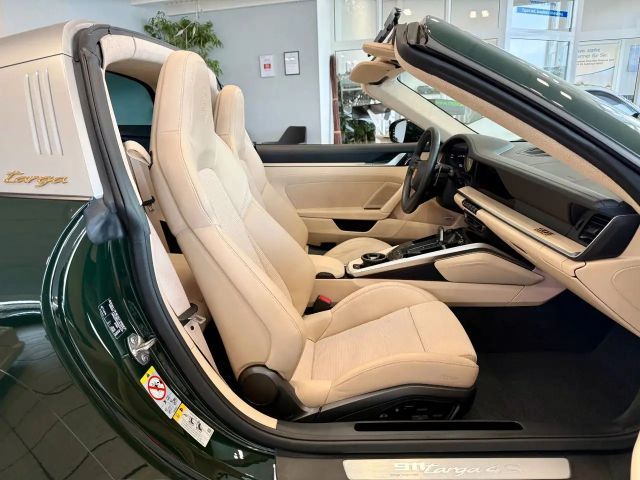 Porsche 992 4S Cabrio Targa