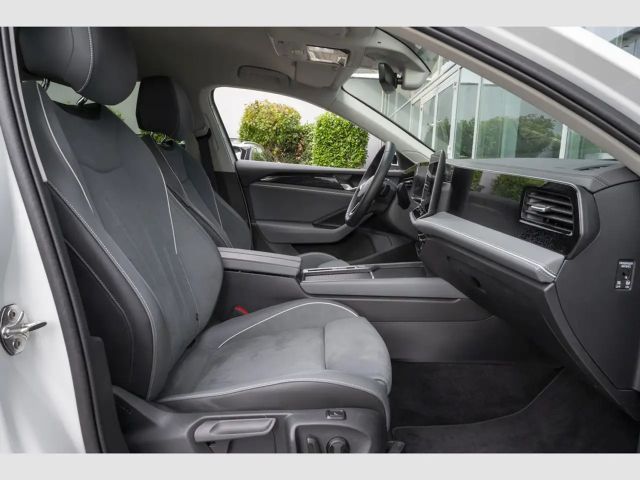 Volkswagen Passat 1.5 eTSI Business Variant