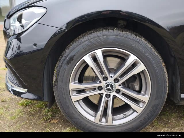 Mercedes-Benz E 200 Sedan