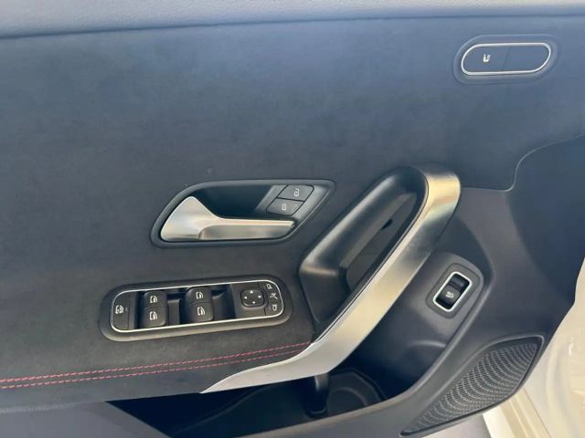 Mercedes-Benz CLA 200 AMG Line Shooting Brake