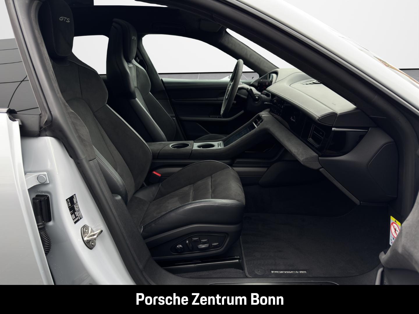 Porsche Taycan GTS Sport Turismo