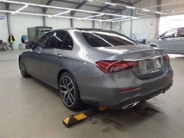 Mercedes-Benz E 220 AMG Line E 220 d Sedan