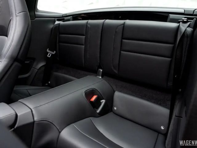 Porsche 992 4 Cabrio Targa