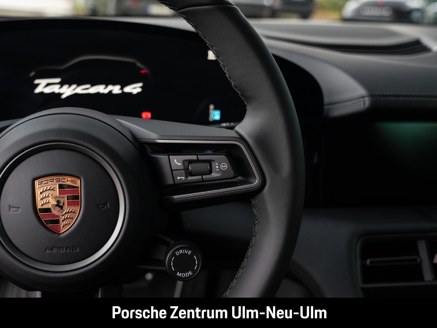 Porsche Taycan 4 Cross Turismo
